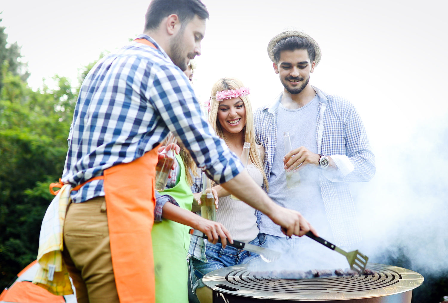 BBQ Stove friends around BBQ